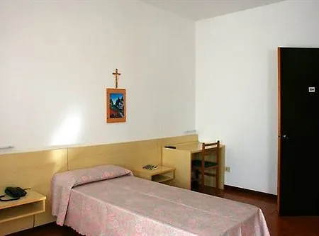 Отель Casa Per Ferie Eremo Santa Rosa Da Lima 2*